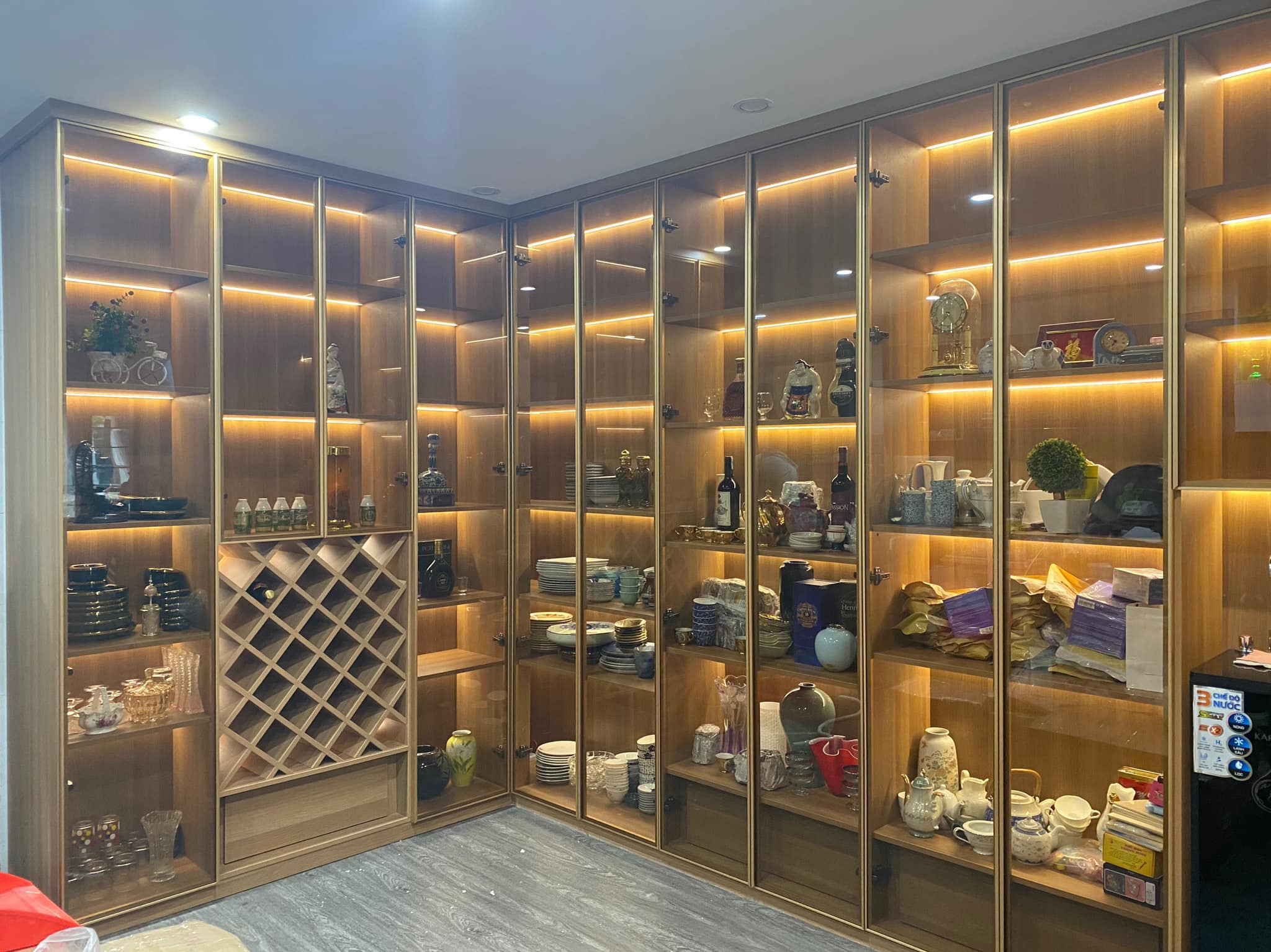 Tủ rượu cánh kính