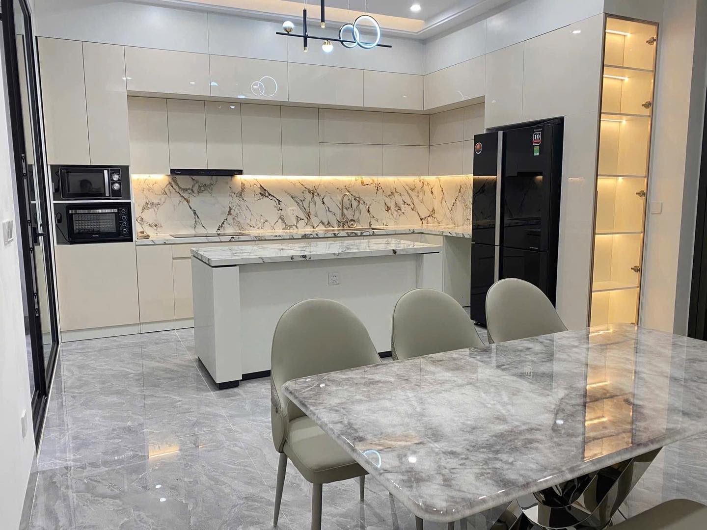 Tủ bếp gỗ công nghiệp cánh acrylic