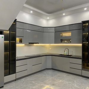 Tủ bếp kết hợp tủ trang trí cánh kính