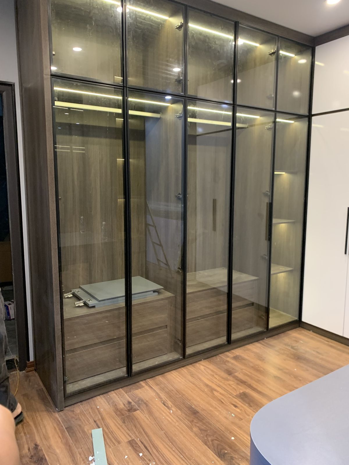 Tủ quần áo cánh kính VH26
