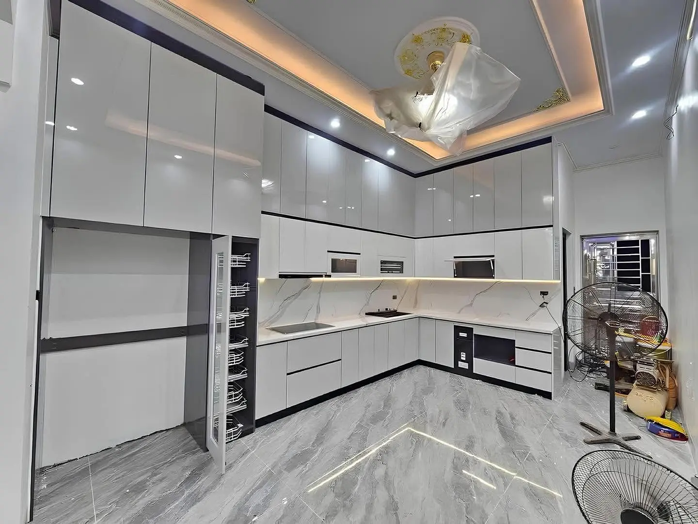 Tủ bếp gỗ công nghiệp phủ acrylic VH49