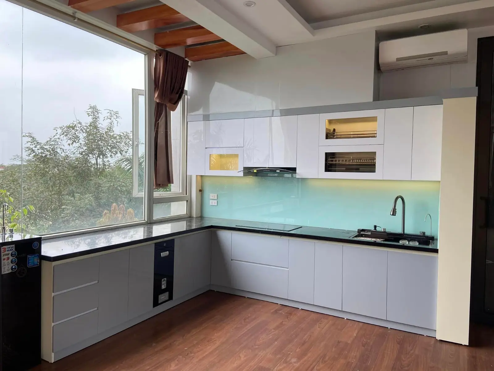Tủ bếp gỗ công nghiệp VH58