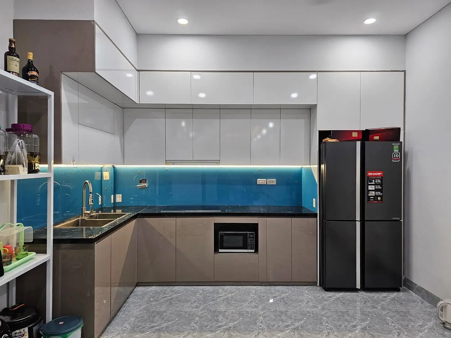 Tủ bếp gỗ công nghiệp phủ Acrylic VH50