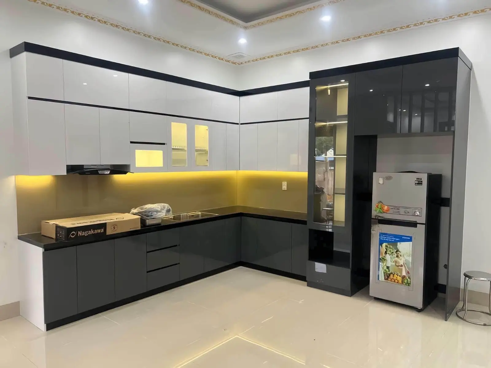 Tủ bếp Acrylic VH42