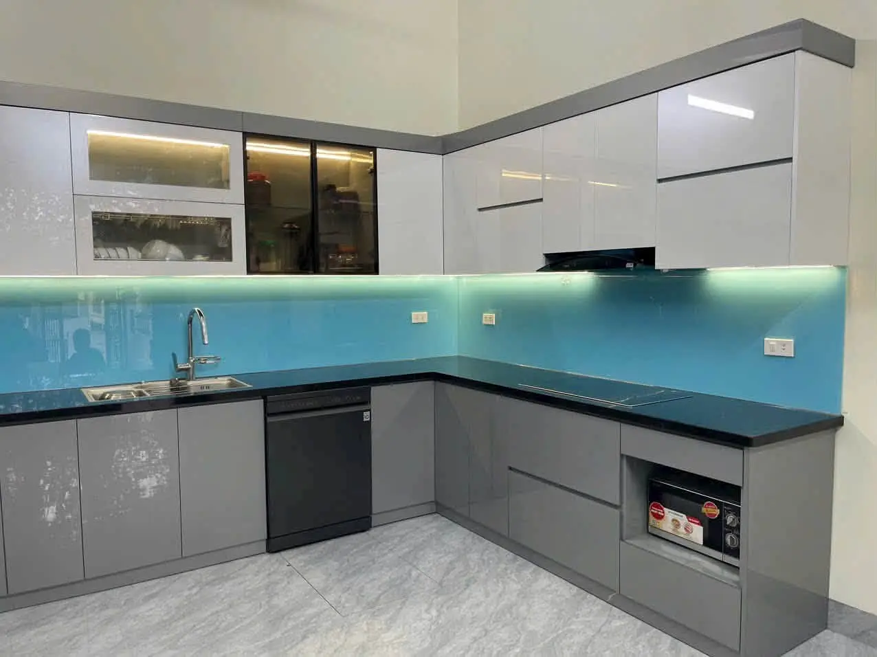 Tủ bếp Acrylic VH44
