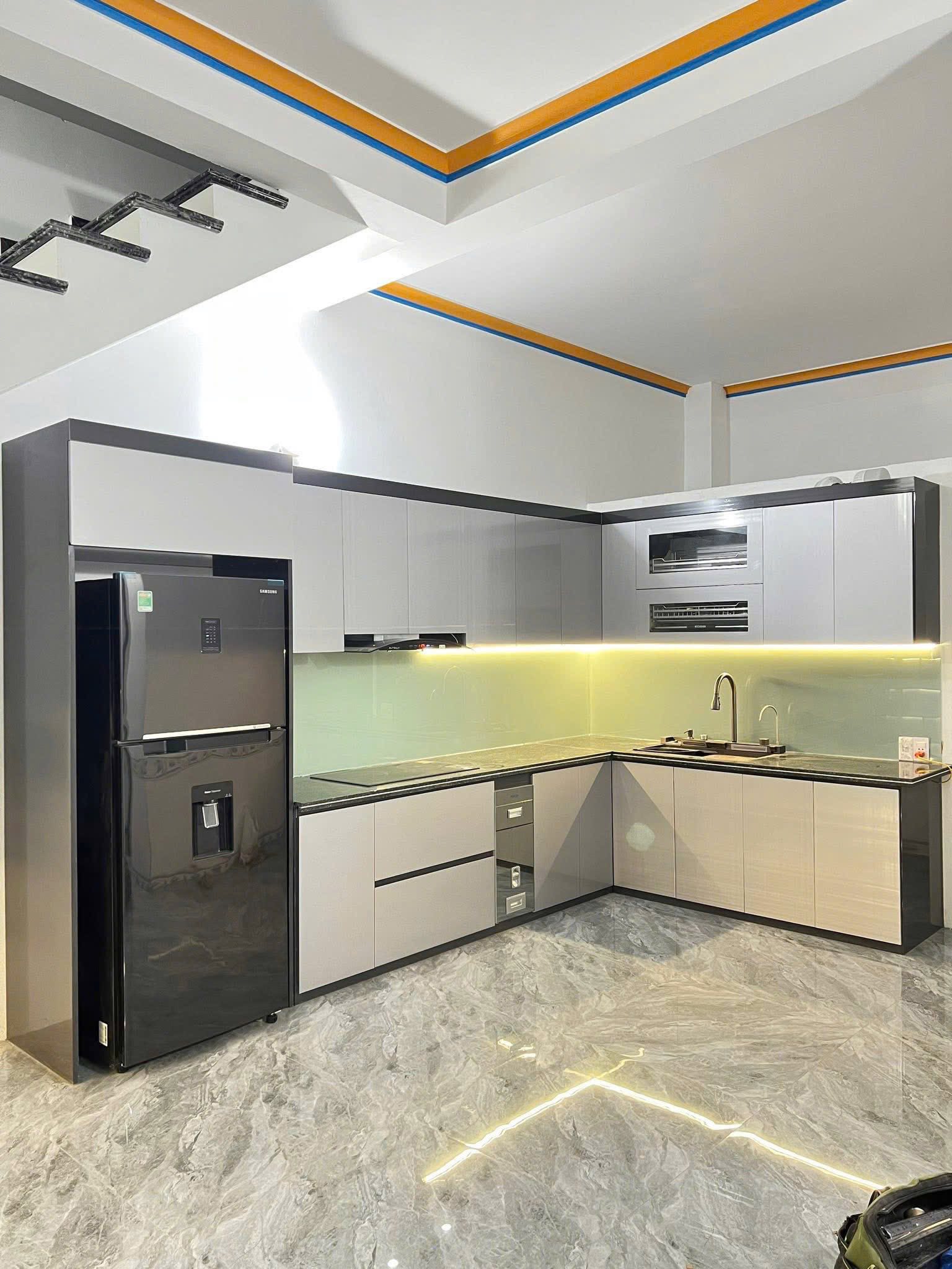 Tủ bếp gỗ công nghiệp acrylic VH18