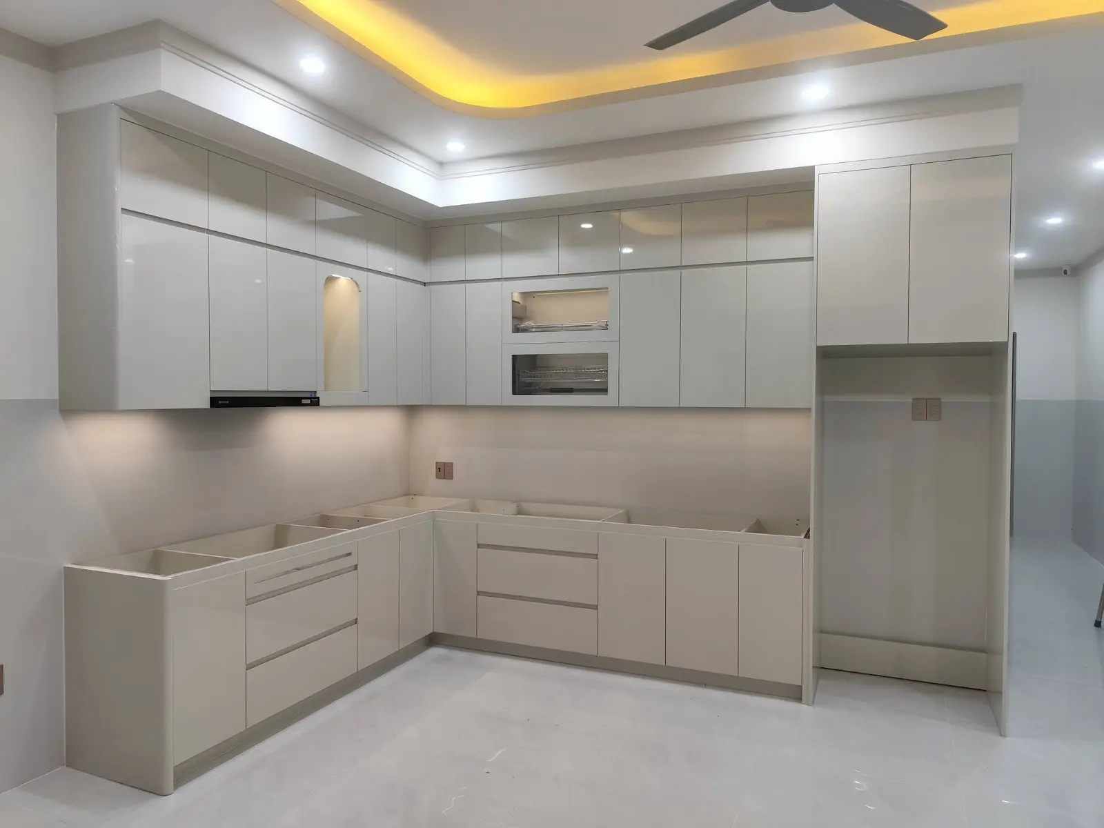 Tủ bếp gỗ công nghiệp VH62