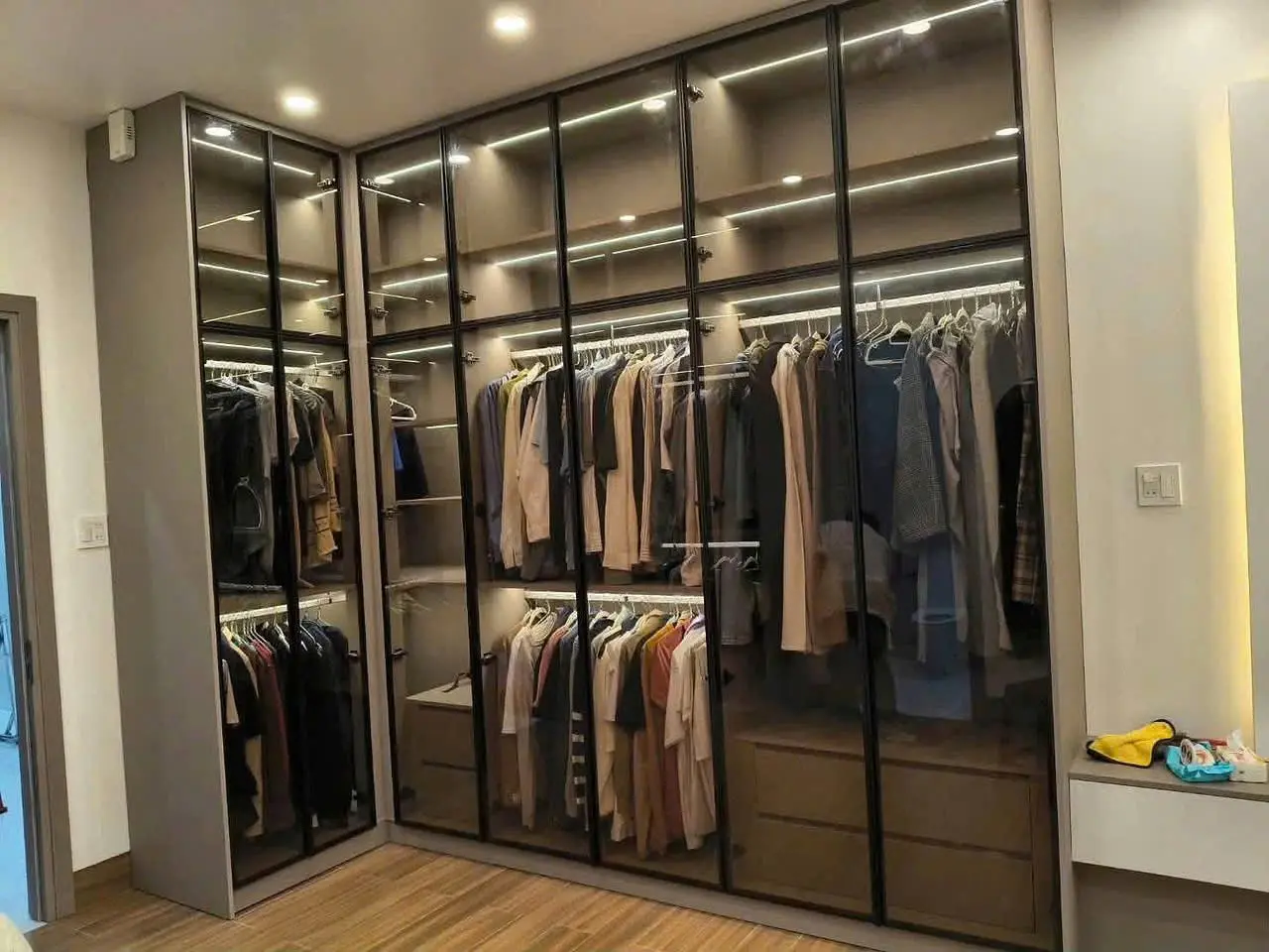 Tủ quần áo cánh kính VH40